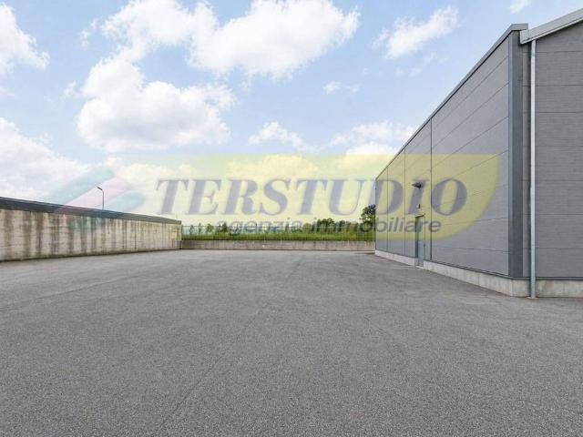 Locale Commerciale in vendita a Capriate San Gervasio, Lombardia