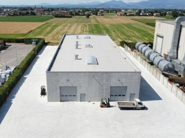 Locale Commerciale in vendita a Capriate San Gervasio, Lombardia