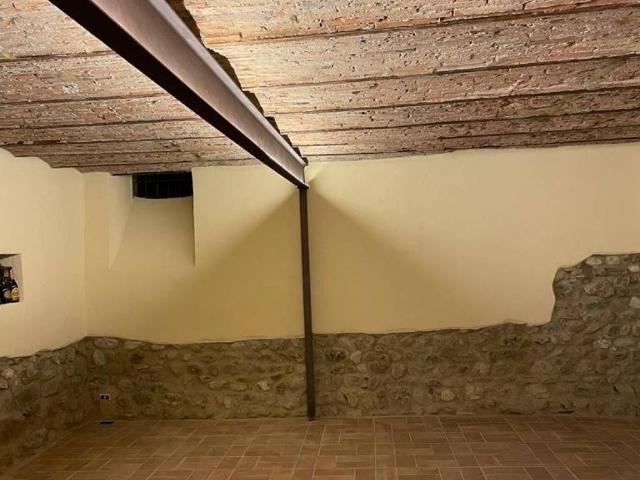Locale Commerciale in vendita a Cava, Caprino Bergamasco