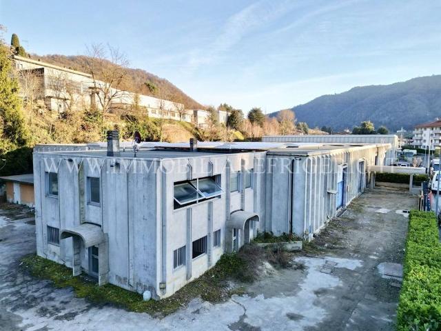 Locale Commerciale in vendita a Caprino Bergamasco, Lombardia