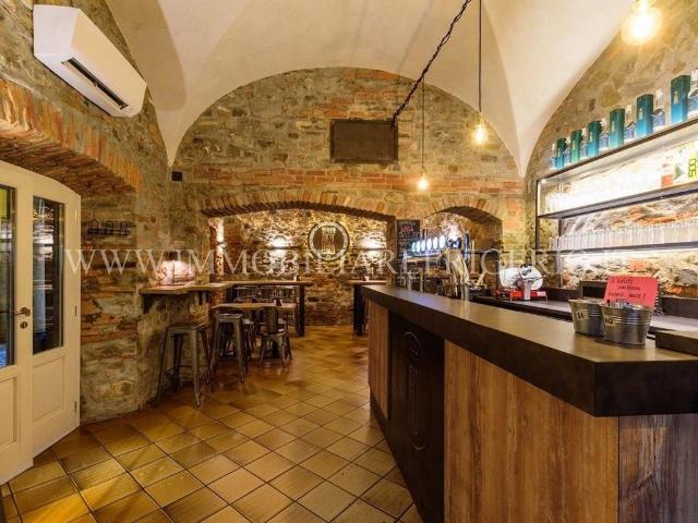 Locale Commerciale in vendita a Caprino Bergamasco, Lombardia