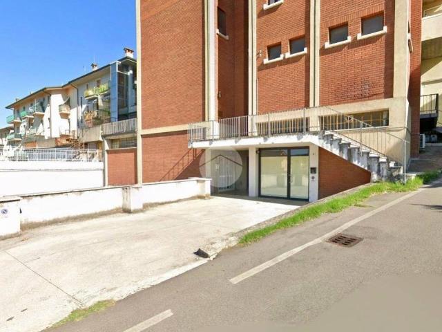Locale Commerciale in vendita a Rubiana, Caprino Veronese