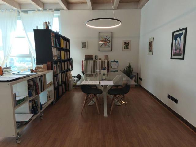 Locale Commerciale in vendita a Caprino Veronese, Veneto
