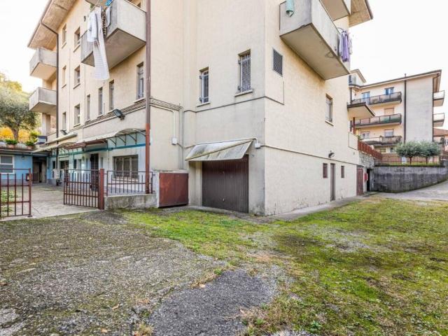 Locale Commerciale in vendita a Capriolo, Lombardia