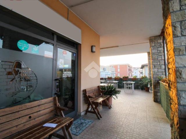 Locale Commerciale in vendita a Pirlotti, Capriolo