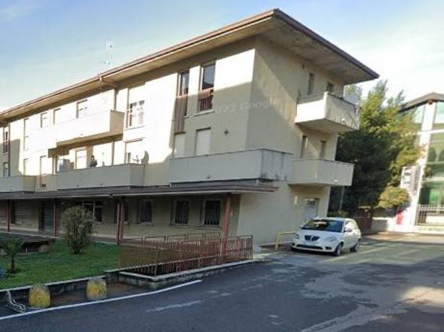 Locale Commerciale in vendita a Capriolo, Lombardia