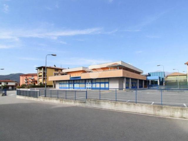 Locale Commerciale in vendita a Pirlotti, Capriolo