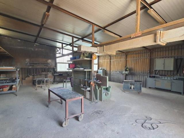 Locale Commerciale in vendita a Capua, Campania