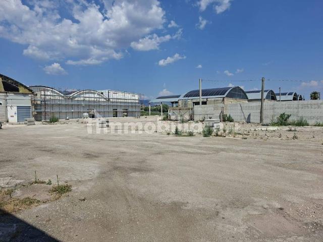Locale Commerciale in vendita a Santo Iorio, Capua