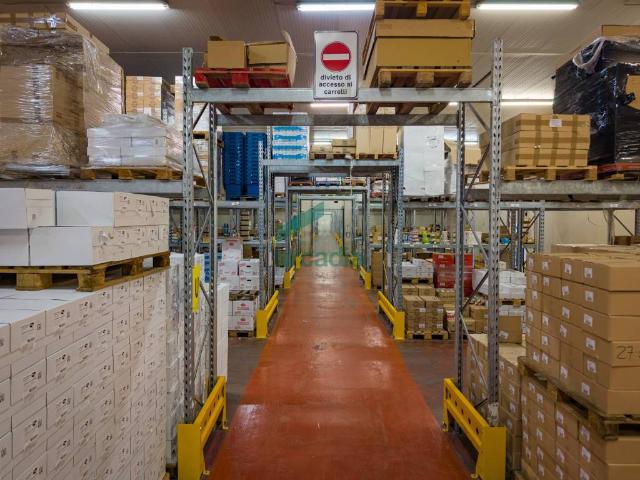 Locale Commerciale in vendita a Capurso, Bari