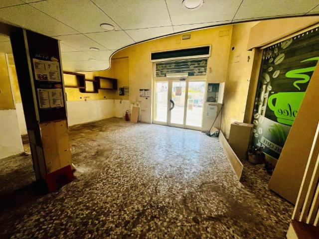 Locale Commerciale in vendita a Capurso, Bari