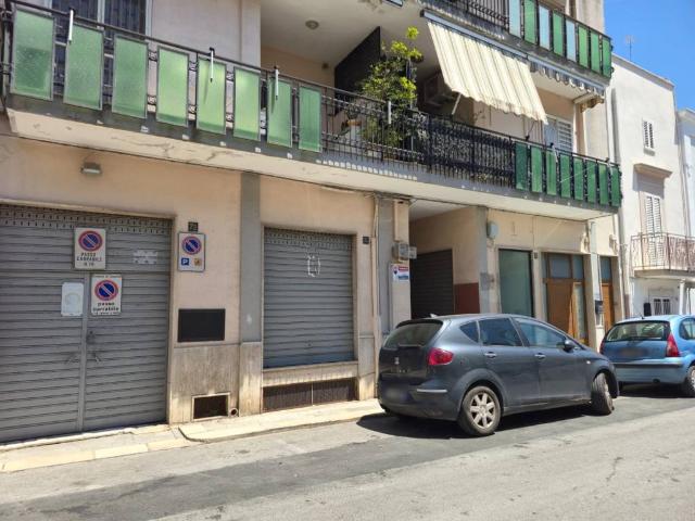 Locale Commerciale in vendita a Capurso, Bari