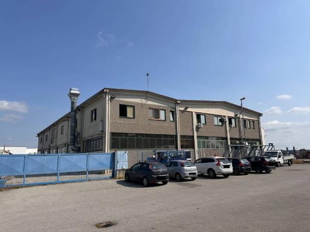 Locale Commerciale in vendita a Piemonte, Cuneo