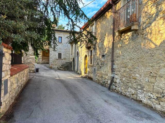 Locale Commerciale in vendita a Caramanico Terme, Abruzzo