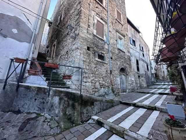 Locale Commerciale in vendita a Caramanico Terme, Abruzzo