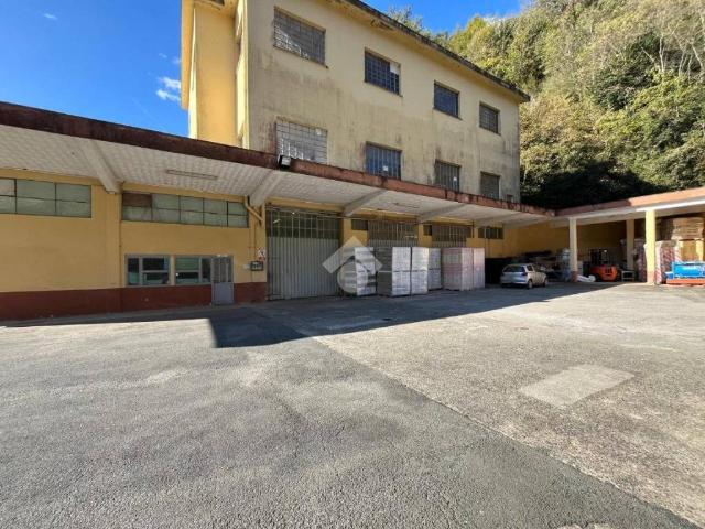 Locale Commerciale in vendita a Monticelli, Cogorno