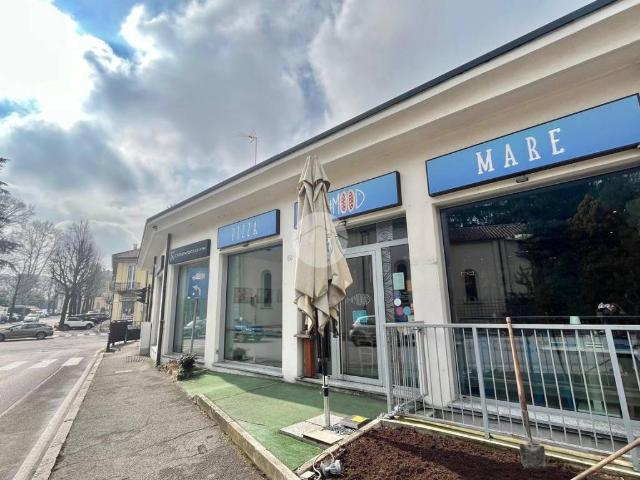 Locale Commerciale in vendita a Realdino, Carate Brianza