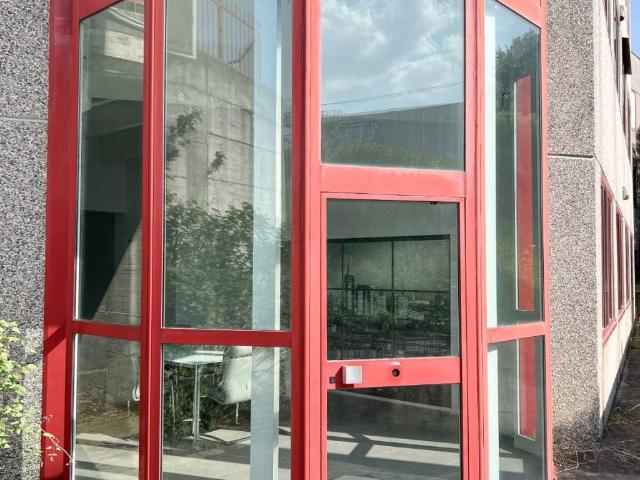 Locale Commerciale in vendita a Carate Brianza, Lombardia