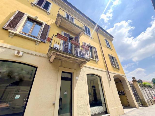 Locale Commerciale in vendita a Realdino, Carate Brianza