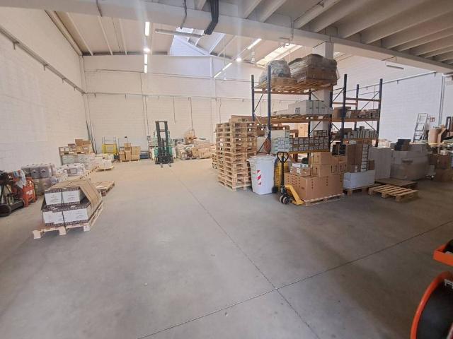 Locale Commerciale in vendita a Carate Brianza, Lombardia