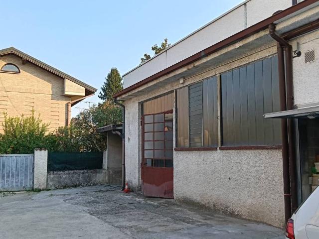 Locale Commerciale in vendita a Costa Lambro, Carate Brianza