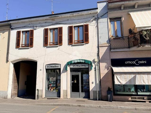 Locale Commerciale in vendita a Realdino, Carate Brianza
