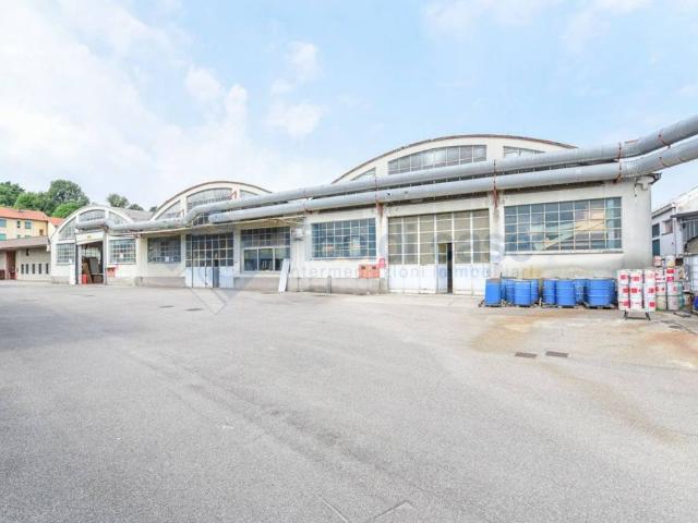 Locale Commerciale in vendita a Realdino, Carate Brianza