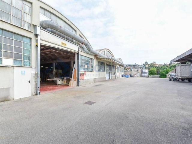Locale Commerciale in vendita a Realdino, Carate Brianza
