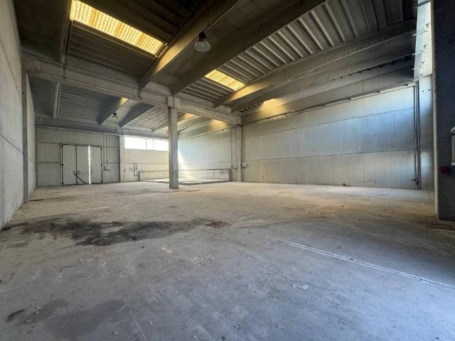 Locale Commerciale in vendita a Piemonte, Alessandria
