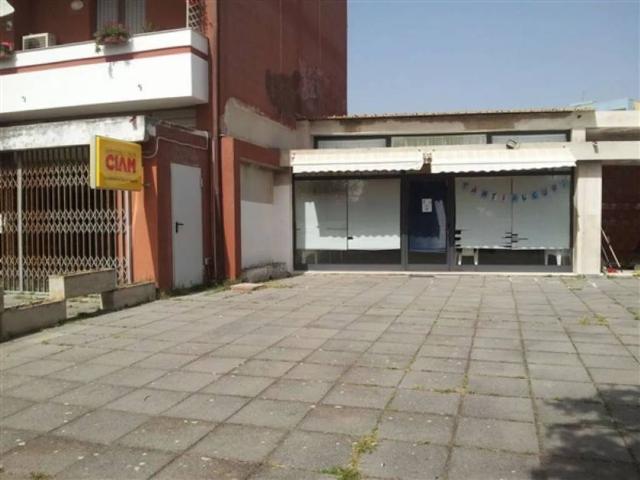 Locale Commerciale in vendita a Carbonia 2, Carbonia