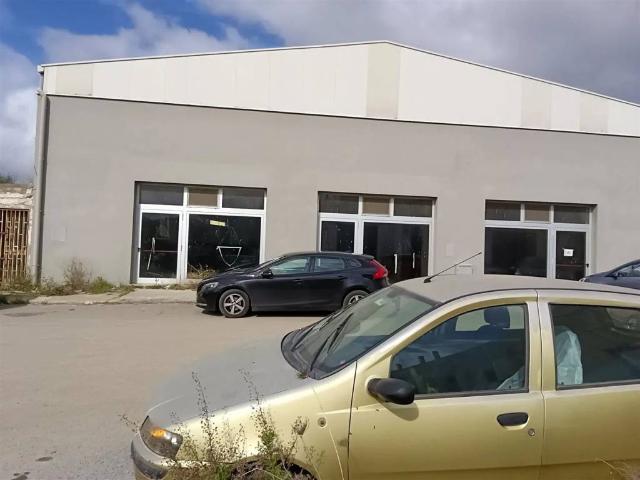 Locale Commerciale in vendita a Carbonia, Sulcis Iglesiente