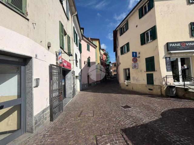 Locale Commerciale in vendita a Carcare, Liguria