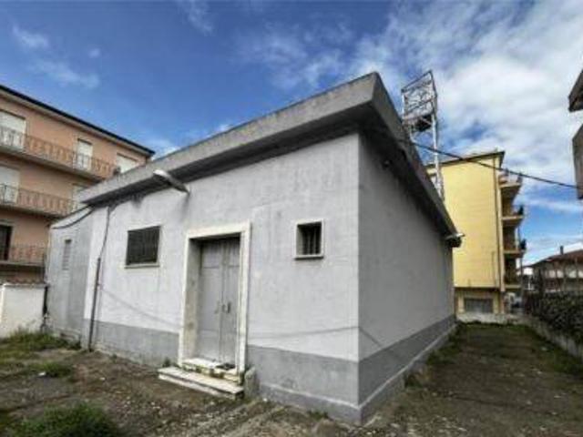 Locale Commerciale in vendita a Calabria, Cosenza