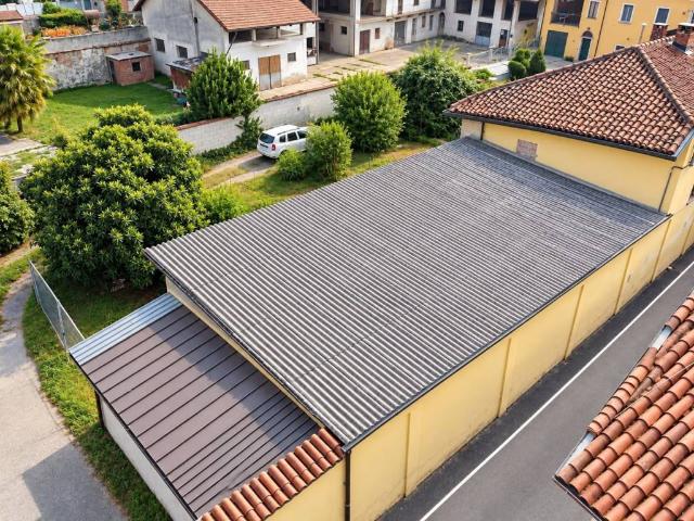 Locale Commerciale in vendita a Brassi, Carignano