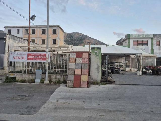 Locale Commerciale in vendita a Carini, Sicilia