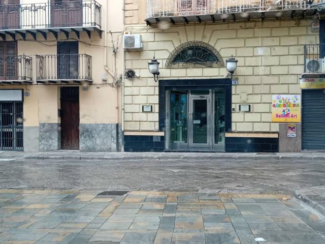 Locale Commerciale in vendita a Carini, Sicilia