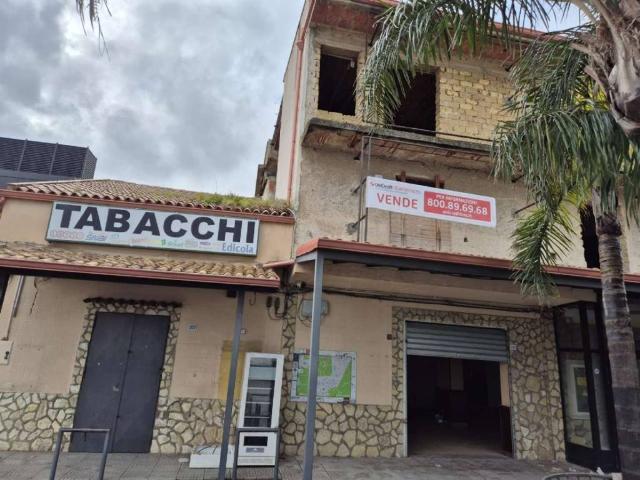 Locale Commerciale in vendita a Carini, Sicilia