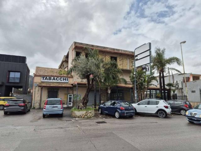Locale Commerciale in vendita a Carini, Sicilia
