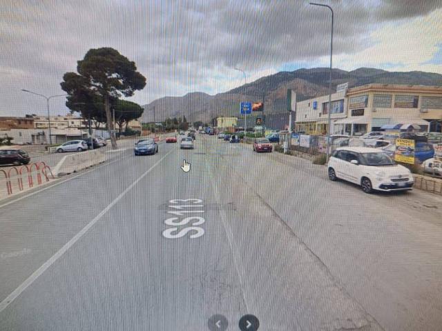 Locale Commerciale in vendita a Carini, Sicilia