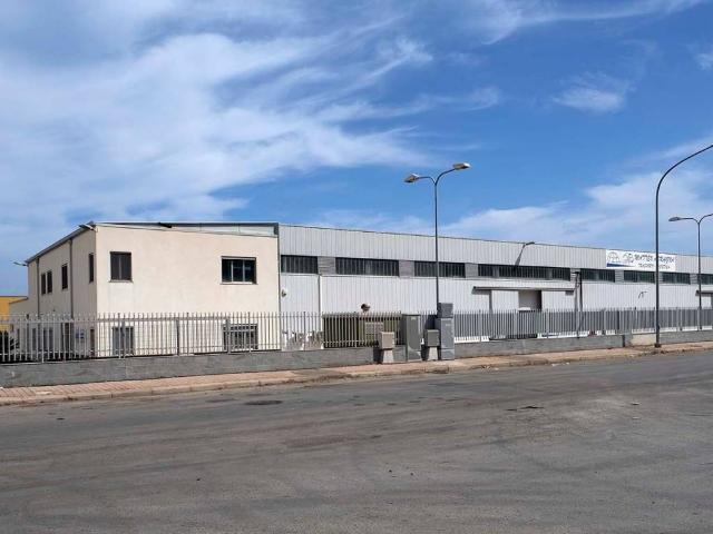 Locale Commerciale in vendita a Carini, Sicilia