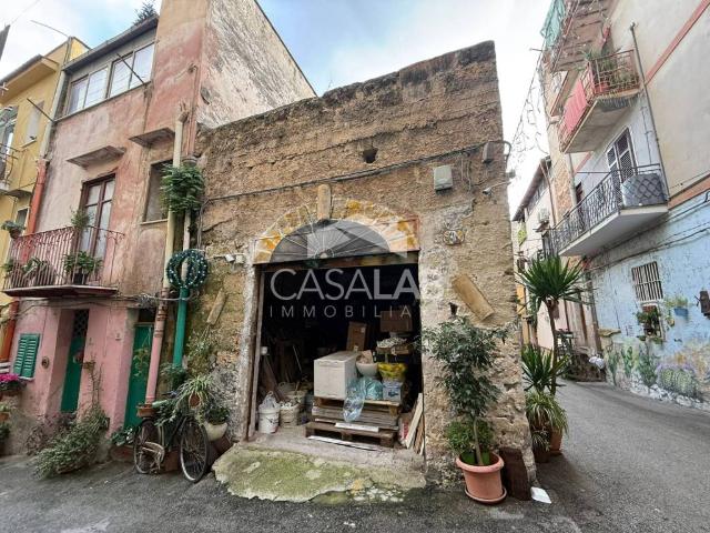 Locale Commerciale in vendita a Carini, Sicilia