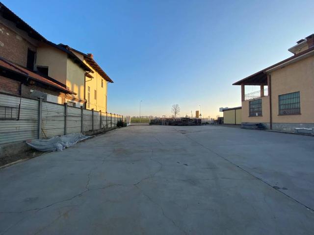 Locale Commerciale in vendita a Cocchi, Piemonte