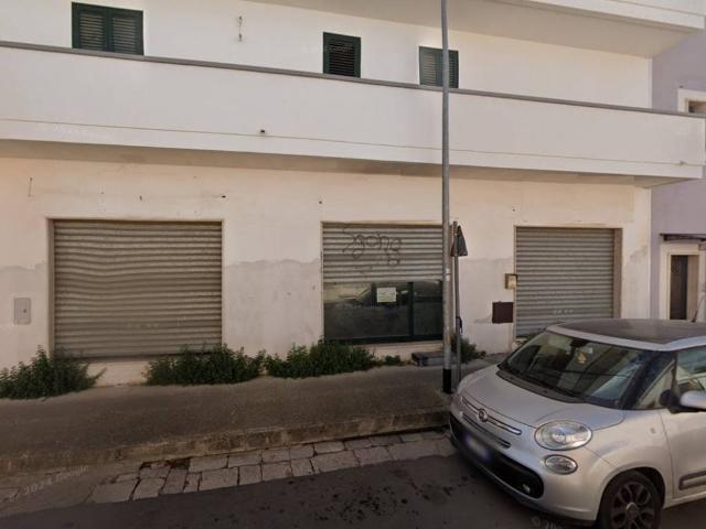Locale Commerciale in vendita a Puglia, Lecce