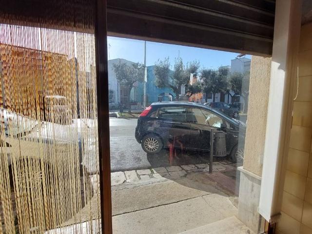 Locale Commerciale in vendita a Puglia, Lecce