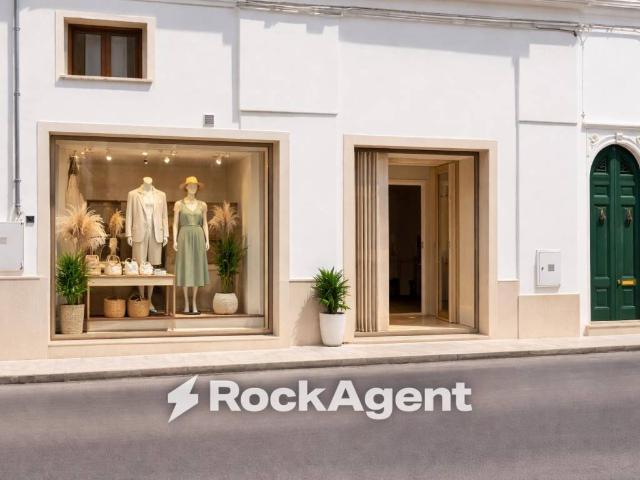 Locale Commerciale in vendita a Puglia, Lecce