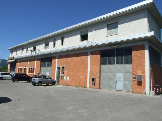 Locale Commerciale in vendita a Carmignano, Seano