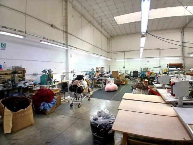 Locale Commerciale in vendita a Carmignano, Toscana