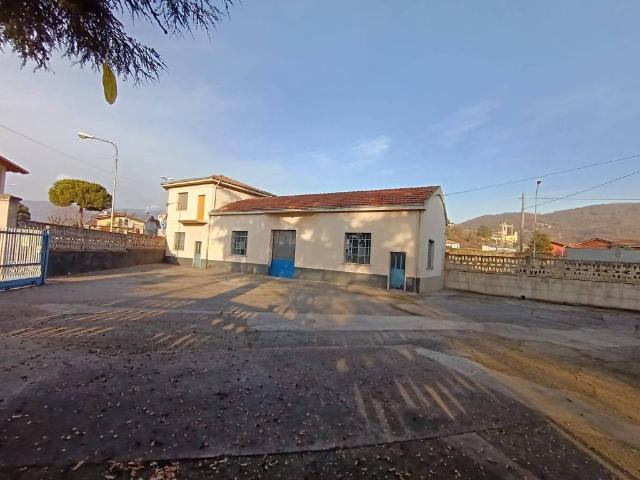 Locale Commerciale in vendita a Carobbio Degli Angeli, Lombardia