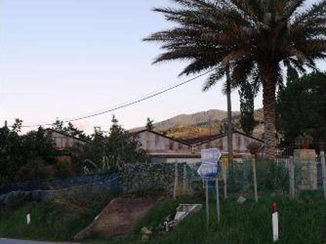 Locale Commerciale in vendita a Caronia, Sicilia