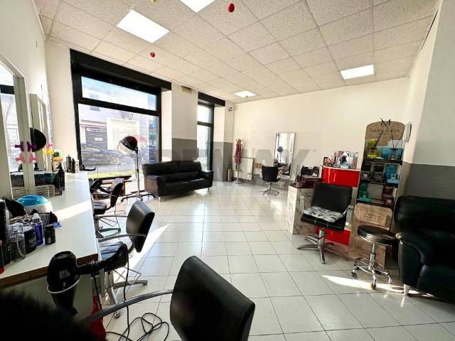 Locale Commerciale in vendita a Cassina Pertusella, Caronno Pertusella